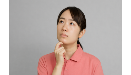 考える女性介護士